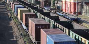 Підвищення вантажних тарифів УЗ під час блокади портів поглибить кризу в економіці, – GMK Center