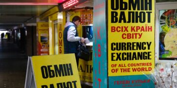 Де найдешевше купити долар та євро: курси валют у банках і обмінниках 23 жовтня