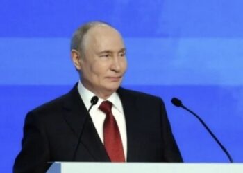 Путин приказал армии бить по Украине без ограничений: Зеленский в интервью FT